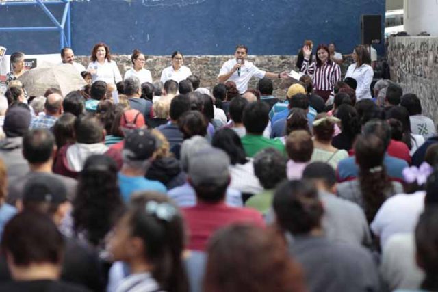 Encabeza Roberto Sosa entrega de calentadores solares