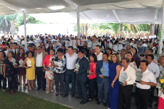 Se reúne el senador por Querétaro, Mauricio Kuri, con más de mil profesores.