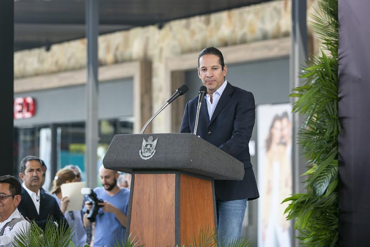 Francisco Domínguez inauguró Premium Outlets en Corregidora