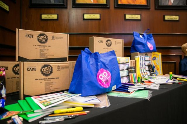 Anuncia Francisco Domínguez apoyos para 950 mil alumnos de educación básica en Querétaro