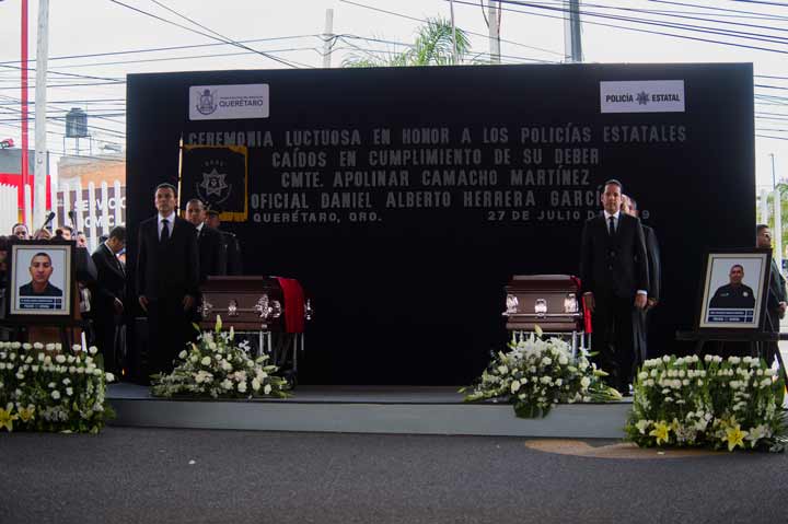 Francisco Domínguez preside ceremonia luctuosa por los Policías Estatales acaecidos