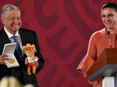 AMLO recibe medalla por resultados de México en Panamericanos de manos de Ana Gabriela Guevara