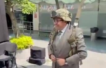 Saúl Monreal usa paracaídas de la Marina