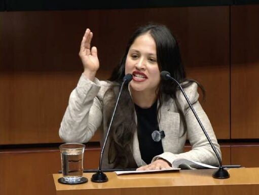 Con lenguaje procaz, diputada de Morena ataca en tribuna a opositores que dieron la espalda