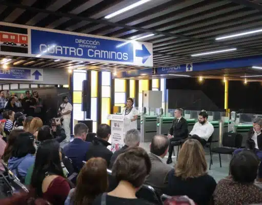 Con dos semanas de retraso Brugada “inaugura” estaciones de la Línea 2 del Metro