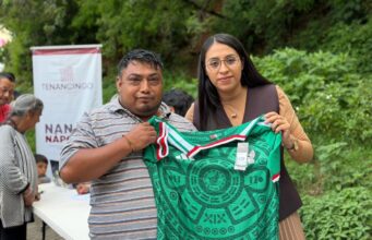 Alcaldesa de Tenancingo reparte playeras del Tri en plena investigación por supuesto autosecuestro